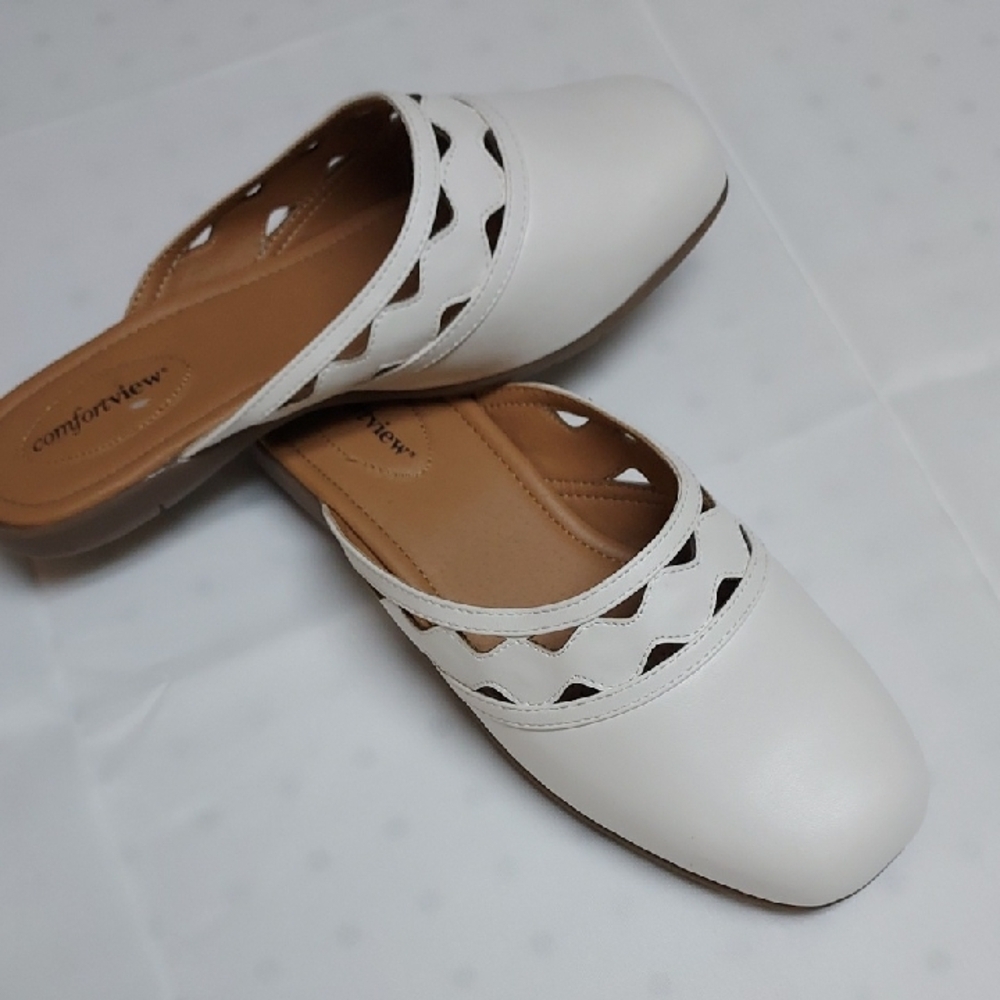 NWOT Comfortview Women's White Mules with Cutout Design Sz8.5WW